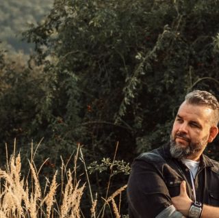 Myslím, že skutečné partnerství není o dokonalosti, ale o odvaze být sám sebou. 🖤 Pro mě jsou hodnoty jako upřímnost,...